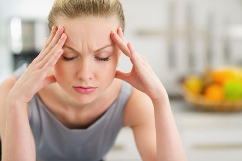 Что делать при давящей боли в голове